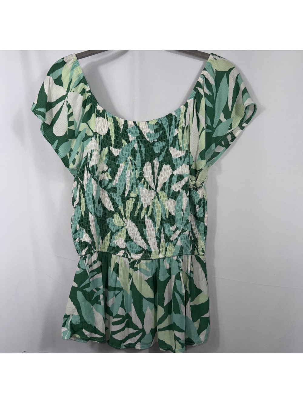 Andrée by Unit Medium Green Tropical Smocked Top